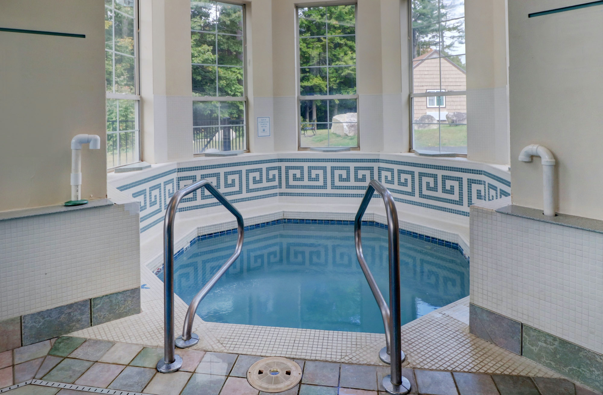 Amenities | Hot Tub Senator Inn and Spa