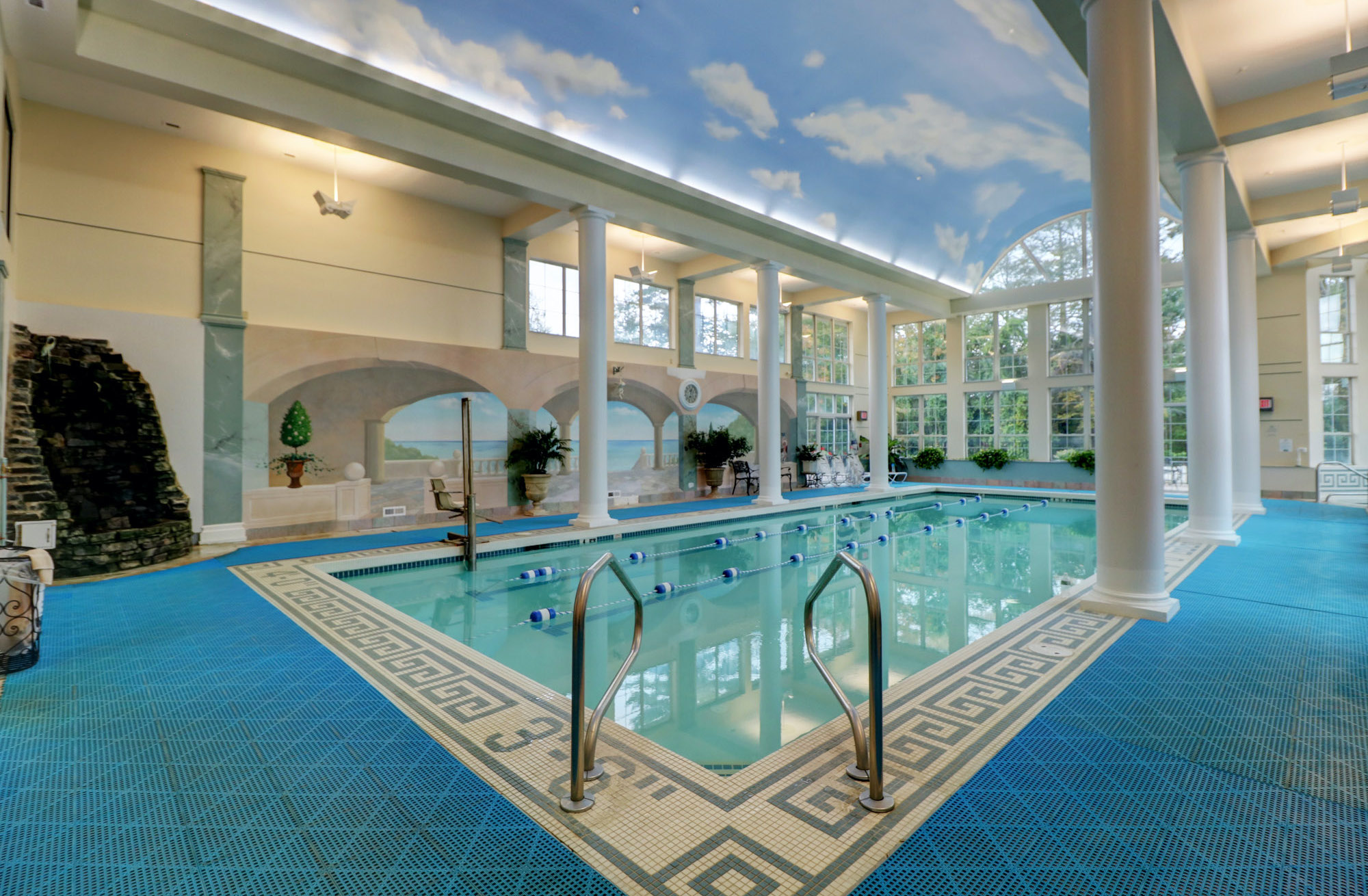 Amenities | Pool from Corner Senator Inn and Spa