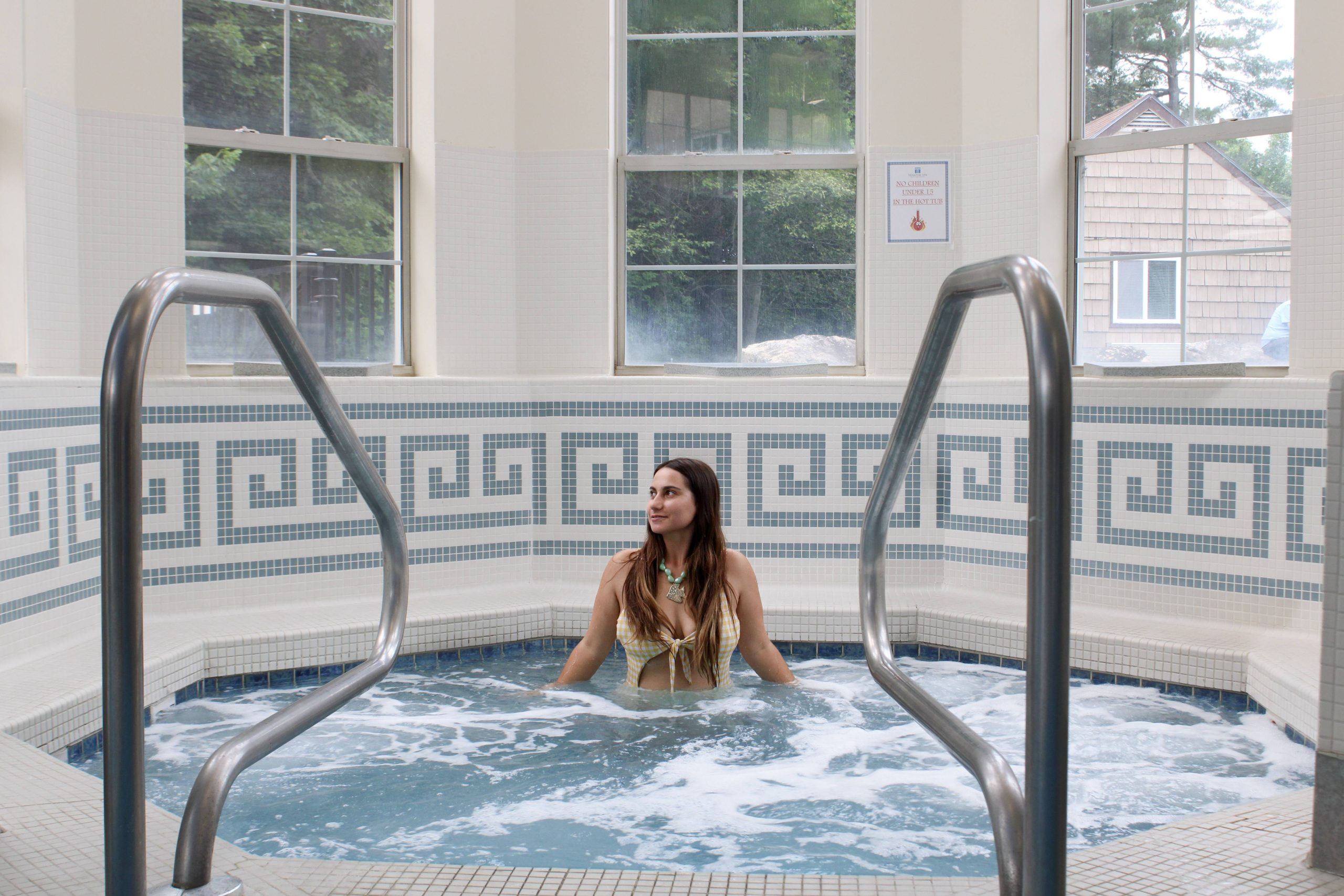 senator inn and spa hot tub in augusta