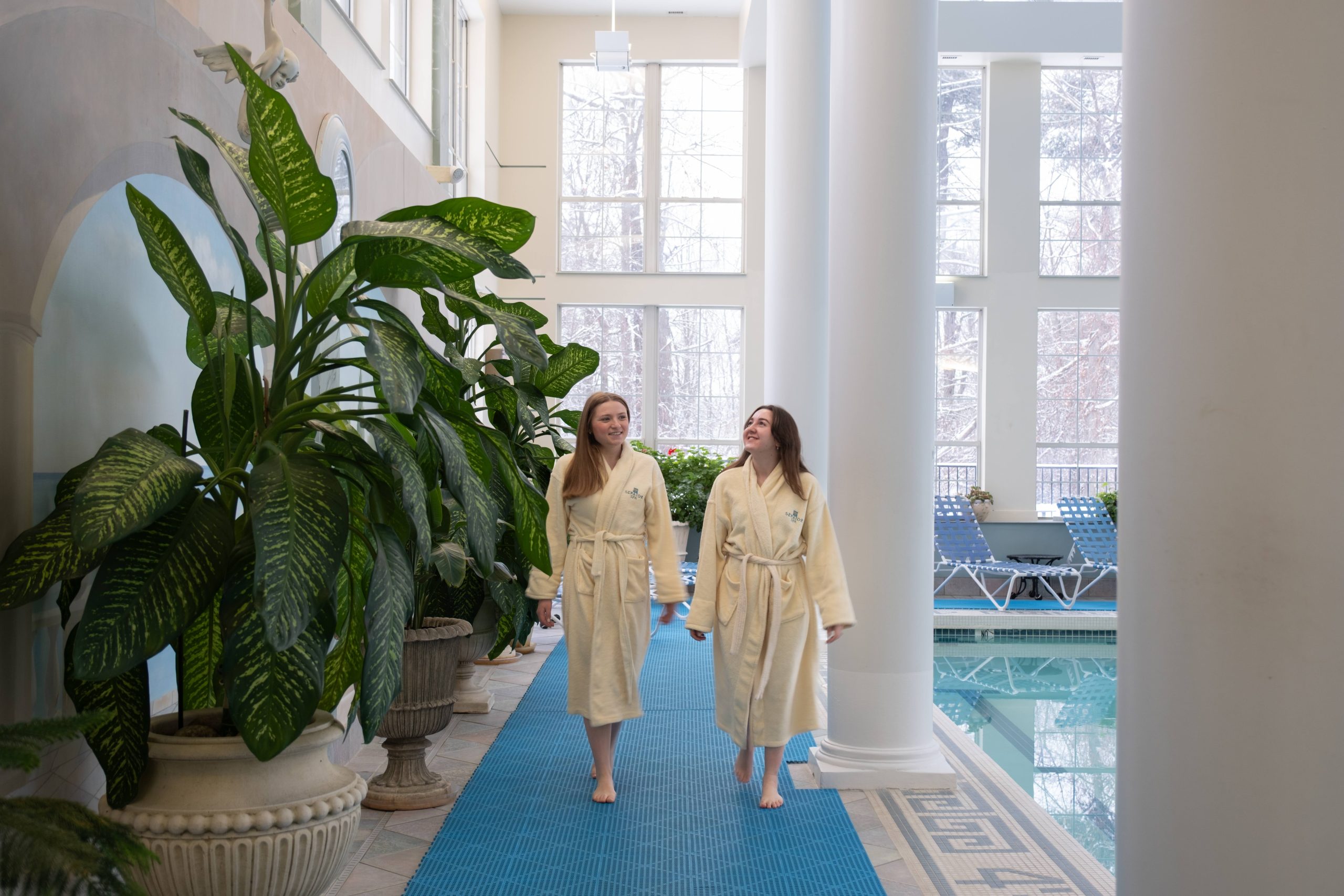 senator inn and spa pool in augusta